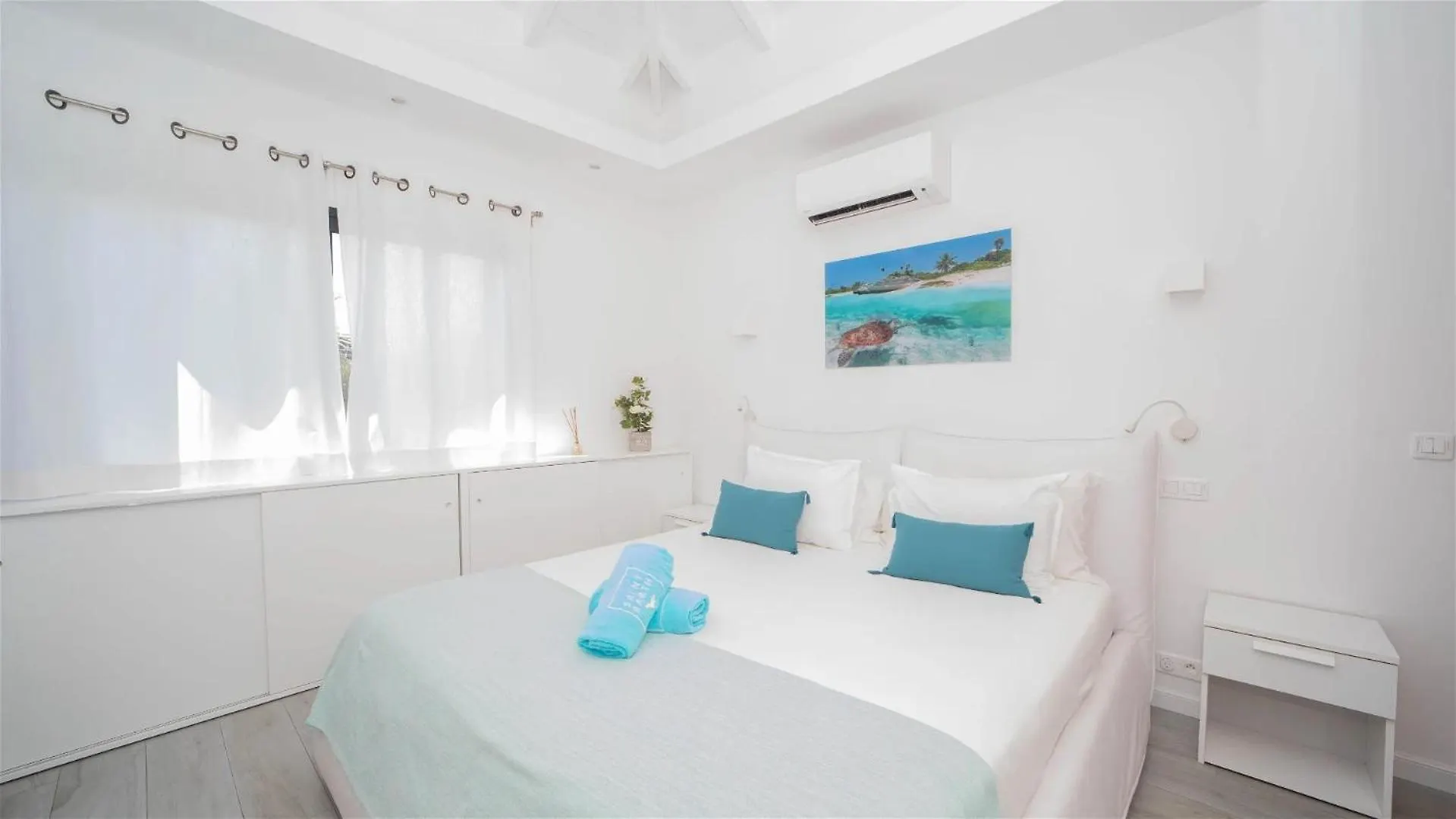Romantic Holiday Rental Villa In St Barths Petit Cul-de-Sac 0*,  Saint Barthelemy